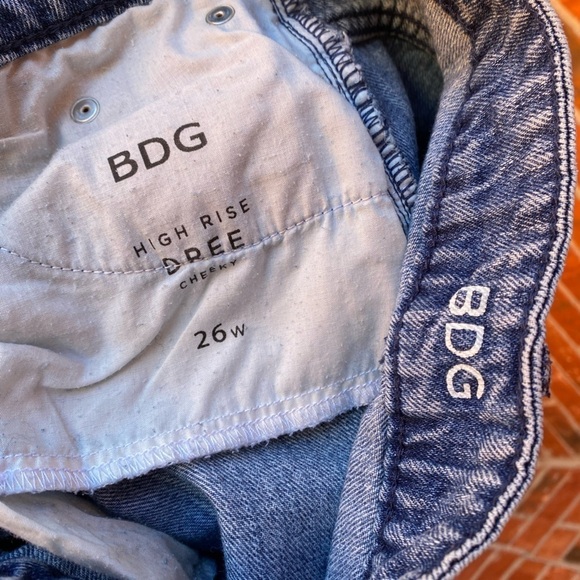 BDG Womens 26 Bree High Rise Blue Acid Wash Cut Off Cheeky Jeans Shorts - Picture 4 of 7